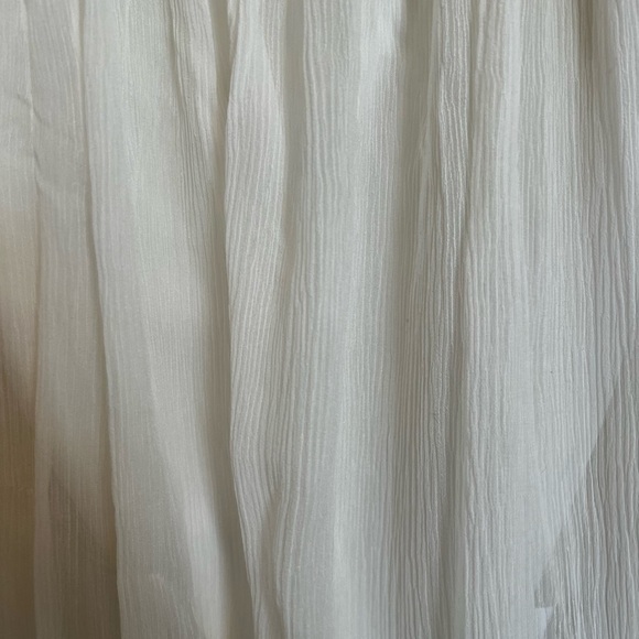 Elizabeth and jame white blouse with shoulder cut outs. Small. - Picture 4 of 4